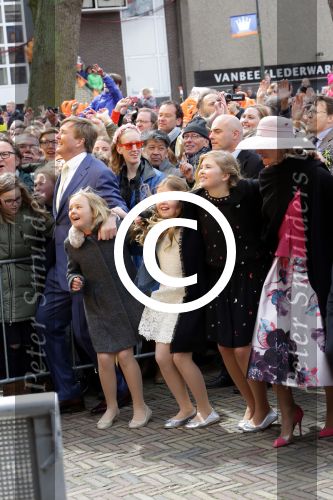 Zwolle 27 april 2016
Koningsdag in Zwolle met Koning Willem Alexander Koningin Maxima Prinses Amalia Ariane Alexia Prins Constantijn Prinses Laurentien Prins Maurits Prinses Marilene Prins Bernhard Prinses Annette Prins Pieter Christiaan Prinses Anita Prins Floris en Prinses Aimee.
