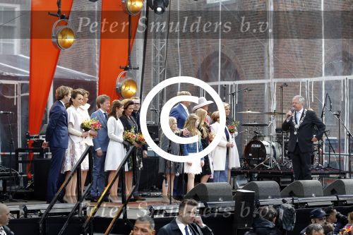 Zwolle 27 april 2016
Koningsdag in Zwolle met Koning Willem Alexander Koningin Maxima Prinses Amalia Ariane Alexia Prins Constantijn Prinses Laurentien Prins Maurits Prinses Marilene Prins Bernhard Prinses Annette Prins Pieter Christiaan Prinses Anita Prins Floris en Prinses Aimee.