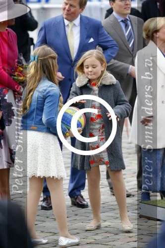 Zwolle 27 april 2016
Koningsdag in Zwolle met Koning Willem Alexander Koningin Maxima Prinses Amalia Ariane Alexia Prins Constantijn Prinses Laurentien Prins Maurits Prinses Marilene Prins Bernhard Prinses Annette Prins Pieter Christiaan Prinses Anita Prins Floris en Prinses Aimee.