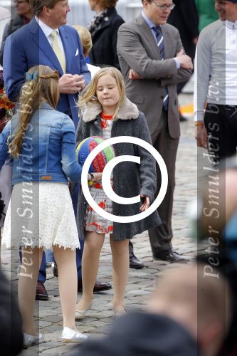 Zwolle 27 april 2016
Koningsdag in Zwolle met Koning Willem Alexander Koningin Maxima Prinses Amalia Ariane Alexia Prins Constantijn Prinses Laurentien Prins Maurits Prinses Marilene Prins Bernhard Prinses Annette Prins Pieter Christiaan Prinses Anita Prins Floris en Prinses Aimee.