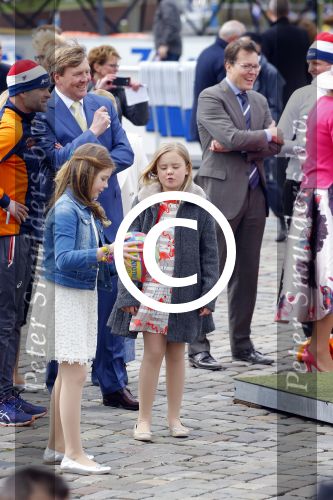 Zwolle 27 april 2016
Koningsdag in Zwolle met Koning Willem Alexander Koningin Maxima Prinses Amalia Ariane Alexia Prins Constantijn Prinses Laurentien Prins Maurits Prinses Marilene Prins Bernhard Prinses Annette Prins Pieter Christiaan Prinses Anita Prins Floris en Prinses Aimee.