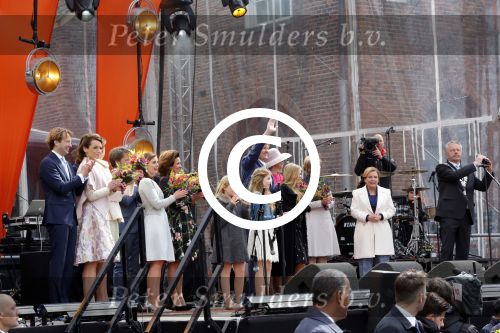 Zwolle 27 april 2016
Koningsdag in Zwolle met Koning Willem Alexander Koningin Maxima Prinses Amalia Ariane Alexia Prins Constantijn Prinses Laurentien Prins Maurits Prinses Marilene Prins Bernhard Prinses Annette Prins Pieter Christiaan Prinses Anita Prins Floris en Prinses Aimee.