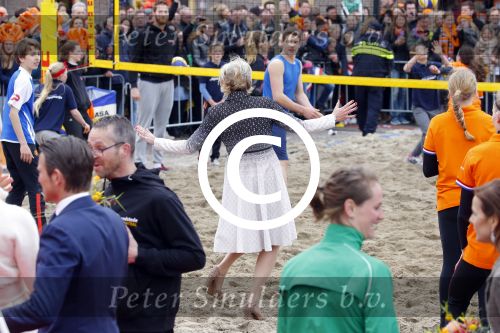 Zwolle 27 april 2016
Koningsdag in Zwolle met Koning Willem Alexander Koningin Maxima Prinses Amalia Ariane Alexia Prins Constantijn Prinses Laurentien Prins Maurits Prinses Marilene Prins Bernhard Prinses Annette Prins Pieter Christiaan Prinses Anita Prins Floris en Prinses Aimee.