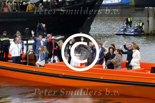 Zwolle 27 april 2016
Koningsdag in Zwolle met Koning Willem Alexander Koningin Maxima Prinses Amalia Ariane Alexia Prins Constantijn Prinses Laurentien Prins Maurits Prinses Marilene Prins Bernhard Prinses Annette Prins Pieter Christiaan Prinses Anita Prins Floris en Prinses Aimee.