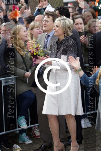 Zwolle 27 april 2016
Koningsdag in Zwolle met Koning Willem Alexander Koningin Maxima Prinses Amalia Ariane Alexia Prins Constantijn Prinses Laurentien Prins Maurits Prinses Marilene Prins Bernhard Prinses Annette Prins Pieter Christiaan Prinses Anita Prins Floris en Prinses Aimee.