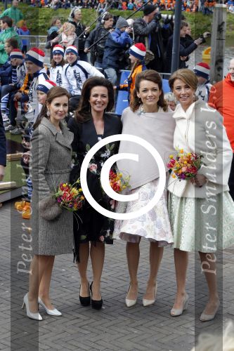 Zwolle 27 april 2016
Koningsdag in Zwolle met Koning Willem Alexander Koningin Maxima Prinses Amalia Ariane Alexia Prins Constantijn Prinses Laurentien Prins Maurits Prinses Marilene Prins Bernhard Prinses Annette Prins Pieter Christiaan Prinses Anita Prins Floris en Prinses Aimee.