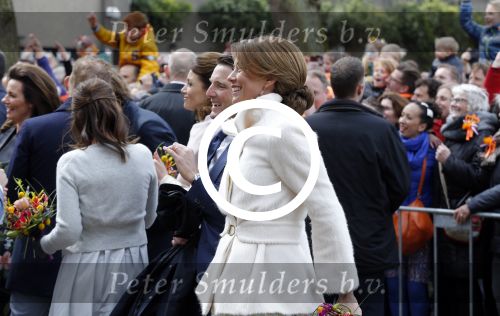 Zwolle 27 april 2016
Koningsdag in Zwolle met Koning Willem Alexander Koningin Maxima Prinses Amalia Ariane Alexia Prins Constantijn Prinses Laurentien Prins Maurits Prinses Marilene Prins Bernhard Prinses Annette Prins Pieter Christiaan Prinses Anita Prins Floris en Prinses Aimee.