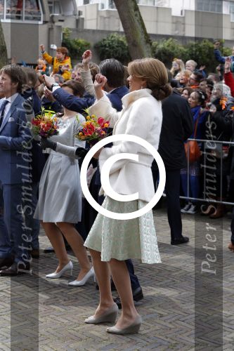 Zwolle 27 april 2016
Koningsdag in Zwolle met Koning Willem Alexander Koningin Maxima Prinses Amalia Ariane Alexia Prins Constantijn Prinses Laurentien Prins Maurits Prinses Marilene Prins Bernhard Prinses Annette Prins Pieter Christiaan Prinses Anita Prins Floris en Prinses Aimee.