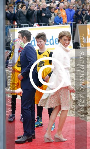 Zwolle 27 april 2016
Koningsdag in Zwolle met Koning Willem Alexander Koningin Maxima Prinses Amalia Ariane Alexia Prins Constantijn Prinses Laurentien Prins Maurits Prinses Marilene Prins Bernhard Prinses Annette Prins Pieter Christiaan Prinses Anita Prins Floris en Prinses Aimee.