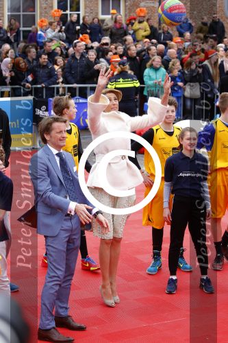 Zwolle 27 april 2016
Koningsdag in Zwolle met Koning Willem Alexander Koningin Maxima Prinses Amalia Ariane Alexia Prins Constantijn Prinses Laurentien Prins Maurits Prinses Marilene Prins Bernhard Prinses Annette Prins Pieter Christiaan Prinses Anita Prins Floris en Prinses Aimee.