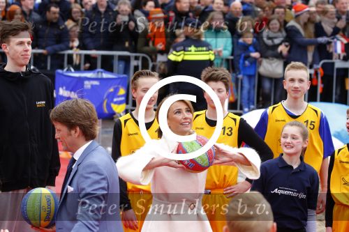 Zwolle 27 april 2016
Koningsdag in Zwolle met Koning Willem Alexander Koningin Maxima Prinses Amalia Ariane Alexia Prins Constantijn Prinses Laurentien Prins Maurits Prinses Marilene Prins Bernhard Prinses Annette Prins Pieter Christiaan Prinses Anita Prins Floris en Prinses Aimee.