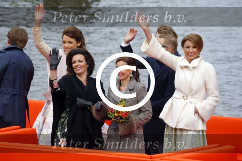 Zwolle 27 april 2016
Koningsdag in Zwolle met Koning Willem Alexander Koningin Maxima Prinses Amalia Ariane Alexia Prins Constantijn Prinses Laurentien Prins Maurits Prinses Marilene Prins Bernhard Prinses Annette Prins Pieter Christiaan Prinses Anita Prins Floris en Prinses Aimee.
