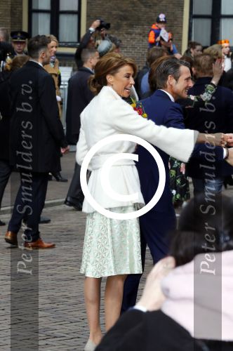 Zwolle 27 april 2016
Koningsdag in Zwolle met Koning Willem Alexander Koningin Maxima Prinses Amalia Ariane Alexia Prins Constantijn Prinses Laurentien Prins Maurits Prinses Marilene Prins Bernhard Prinses Annette Prins Pieter Christiaan Prinses Anita Prins Floris en Prinses Aimee.