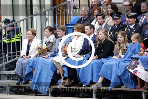 Zwolle 27 april 2016
Koningsdag in Zwolle met Koning Willem Alexander Koningin Maxima Prinses Amalia Ariane Alexia Prins Constantijn Prinses Laurentien Prins Maurits Prinses Marilene Prins Bernhard Prinses Annette Prins Pieter Christiaan Prinses Anita Prins Floris en Prinses Aimee.