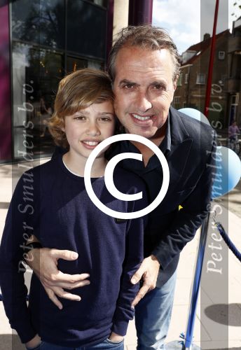 Gouda 17 april 2016
Premiere Dolfje Weerwolfje geproduceerd door Rick Engelkes naar een verhaal van Paul v Loon.
Richard Kemper met zoon