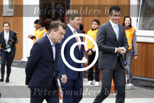 Amsterdam 22 april 2016
Koning Willem Alexander en Koningin Maxima bij de opening van de koningsspelen in Amsterdam.
Richard Krajicek vangt ze op en Johnny de Mol doet de presentatie.