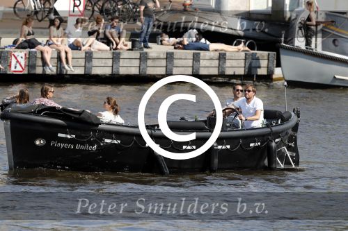 Amsterdam 7 mei 2016 
Rob Witschge en zijn vrouw Barbara aan het varen met Johnny en Danielle van t schip en hun dochter.