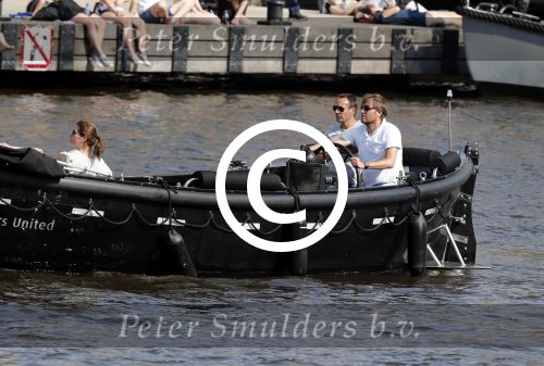 Amsterdam 7 mei 2016 
Rob Witschge en zijn vrouw Barbara aan het varen met Johnny en Danielle van t schip en hun dochter.