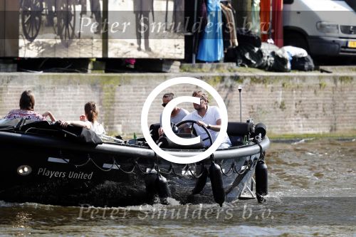 Amsterdam 7 mei 2016 
Rob Witschge en zijn vrouw Barbara aan het varen met Johnny en Danielle van t schip en hun dochter.