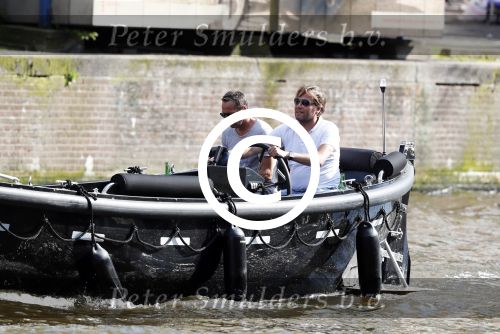 Amsterdam 7 mei 2016 
Rob Witschge en zijn vrouw Barbara aan het varen met Johnny en Danielle van t schip en hun dochter.