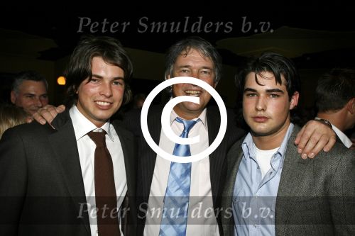 Amsterdam 11 februari 2006
Premiere Andre v Duin in Rai .
Ron Brandsteder met  zijn kinderen Rick en Robert
Peter Smulders bv