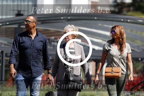 Amsterdam 9 mei 2016
Ruud Gullit aan het lunchen bij the harbour club met zijn moeder Ria en vriendin Karin de Rooij.