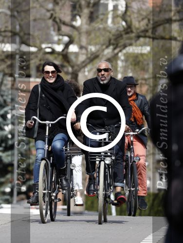 Amsterdam 18 april 2016 
Susan Visser met een kennis uit USA op de fiets en aan het shoppen in Amsterdam zuid.