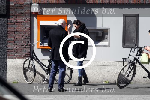 Amsterdam 18 april 2016 
Susan Visser met een kennis uit USA op de fiets en aan het shoppen in Amsterdam zuid.