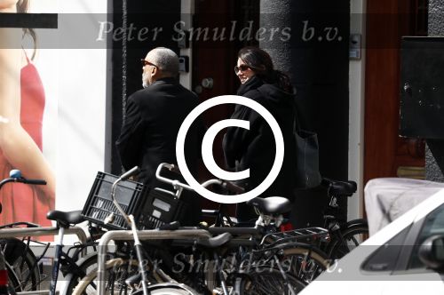 Amsterdam 18 april 2016 
Susan Visser met een kennis uit USA op de fiets en aan het shoppen in Amsterdam zuid.