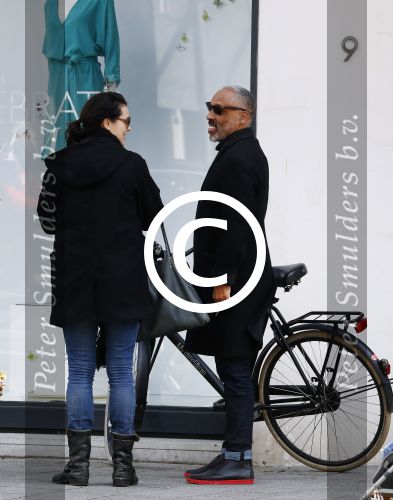 Amsterdam 18 april 2016 
Susan Visser met een kennis uit USA op de fiets en aan het shoppen in Amsterdam zuid.
