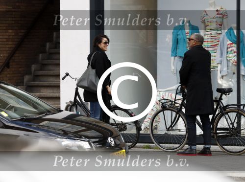 Amsterdam 18 april 2016 
Susan Visser met een kennis uit USA op de fiets en aan het shoppen in Amsterdam zuid.