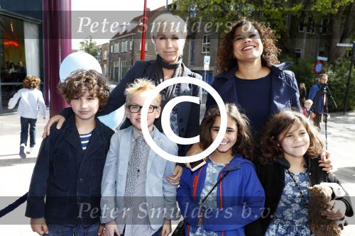 Gouda 17 april 2016
Premiere Dolfje Weerwolfje geproduceerd door Rick Engelkes naar een verhaal van Paul v Loon.
Tanja Jess met zoon