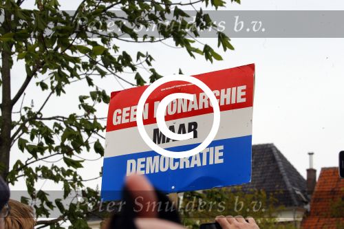 Zwolle 27 april 2016
Koningsdag in Zwolle met Koning Willem Alexander Koningin Maxima Prinses Amalia Ariane Alexia Prins Constantijn Prinses Laurentien Prins Maurits Prinses Marilene Prins Bernhard Prinses Annette Prins Pieter Christiaan Prinses Anita Prins Floris en Prinses Aimee. demonstratie tegen monarchie