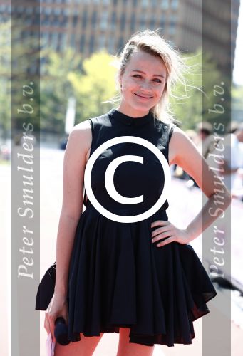 Amsterdam 12 mei 2016 
Tess Milne presenteert de business Run op de zuidas. De promotie dames zijn van Stella agency.