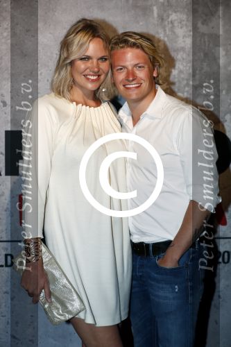 Amsterdam 6 mei 2016
Wereldpremiere van Armin v Buuren, Armin Only Embrace in het ziggo dome.
Armin kwam met zijn vrouw over de rode loper binnen. Myrthe Mylius en partner Thomas Berge
