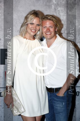 Amsterdam 6 mei 2016
Wereldpremiere van Armin v Buuren, Armin Only Embrace in het ziggo dome.
Armin kwam met zijn vrouw over de rode loper binnen. Myrthe Mylius en partner Thomas Berge