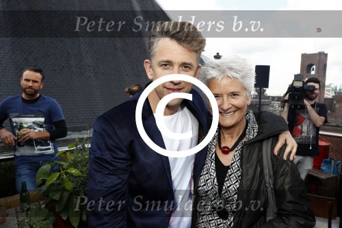 Amsterdam 18 april 2016 
Presentatie Linda man met Waldemar Torenstra op de cover. De presentatie is op het dakterras van de Bijenkorf. Waldemar met zijn moeder