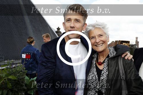 Amsterdam 18 april 2016 
Presentatie Linda man met Waldemar Torenstra op de cover. De presentatie is op het dakterras van de Bijenkorf. Waldemar met zijn moeder
