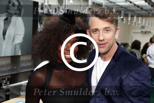 Amsterdam 18 april 2016 
Presentatie Linda man met Waldemar Torenstra op de cover. De presentatie is op het dakterras van de Bijenkorf. Imanuelle Grives