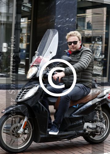Amsterdam 16 april 2016
Wesly Bronkhorst op zijn scooter op de PC hooftstraat