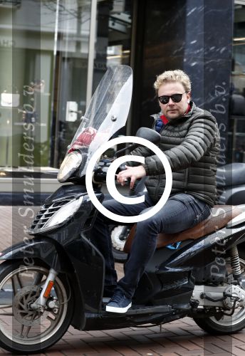 Amsterdam 16 april 2016
Wesly Bronkhorst op zijn scooter op de PC hooftstraat