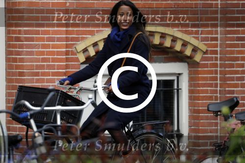 Amsterdam 29 april 2017  
Airen Mylene op de fiets in  Amsterdam zuid
