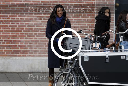 Amsterdam 29 april 2017  
Airen Mylene op de fiets in  Amsterdam zuid