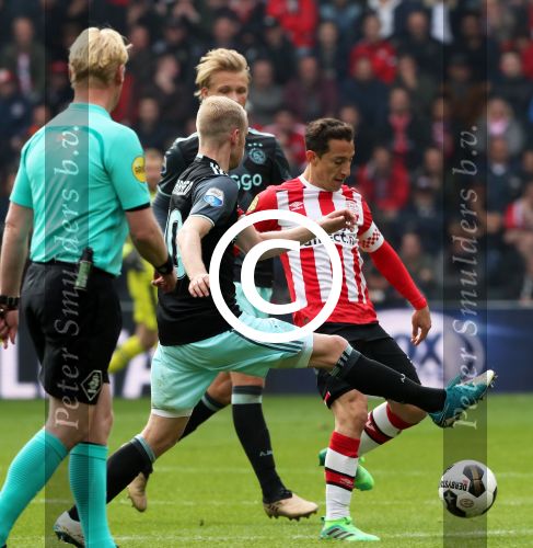 Eindhoven,23 April 2017 PSV-AJAX Seizoen 2016/2017, eindstand 1-0
Andre Guardado