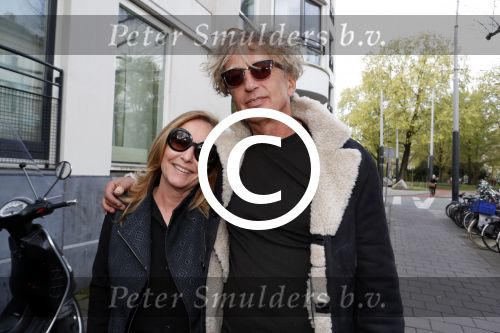 Amsterdam 13 april 2017 
Presentatie boek Dick Maas in de smet studios. Tatjana en Huub Stapel ontvangen het eerste exemplaar. Angela Groothuizen met man