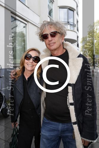 Amsterdam 13 april 2017 
Presentatie boek Dick Maas in de smet studios. Tatjana en Huub Stapel ontvangen het eerste exemplaar. Angela Groothuizen met man