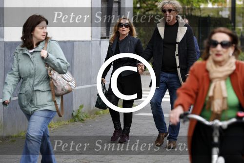Amsterdam 13 april 2017 
Presentatie boek Dick Maas in de smet studios. Tatjana en Huub Stapel ontvangen het eerste exemplaar. Angela Groothuizen met man