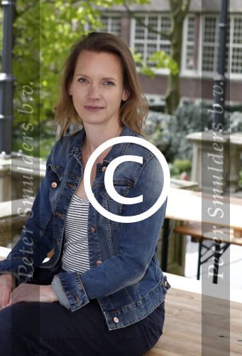 Amsterdam 13 april 2017 
Castpresentatie Huisvrouwen Bestaan Niet in vondel CS in het vondelpark. Anielle Webster