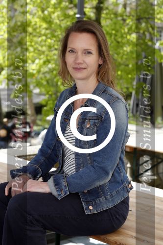 Amsterdam 13 april 2017 
Castpresentatie Huisvrouwen Bestaan Niet in vondel CS in het vondelpark. Anielle Webster