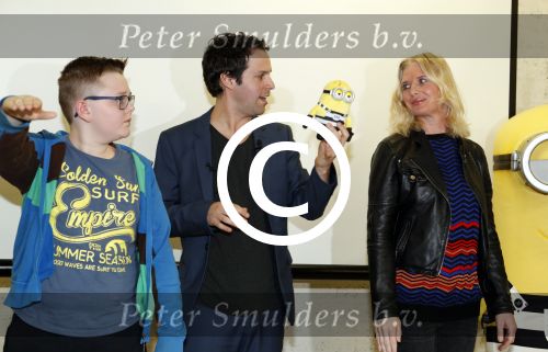 Amsterdam 8 mei 2017   
Victor Mids presengteert de nederlandse stemmencast van verschrikkelijke ikke 3 in de bijlmerbajes. De stemmen worden gedaan door Carlo Boszhard Jelle Stout Pip Pellens en Trudy Labij. Annette de Vries met Victor Mids